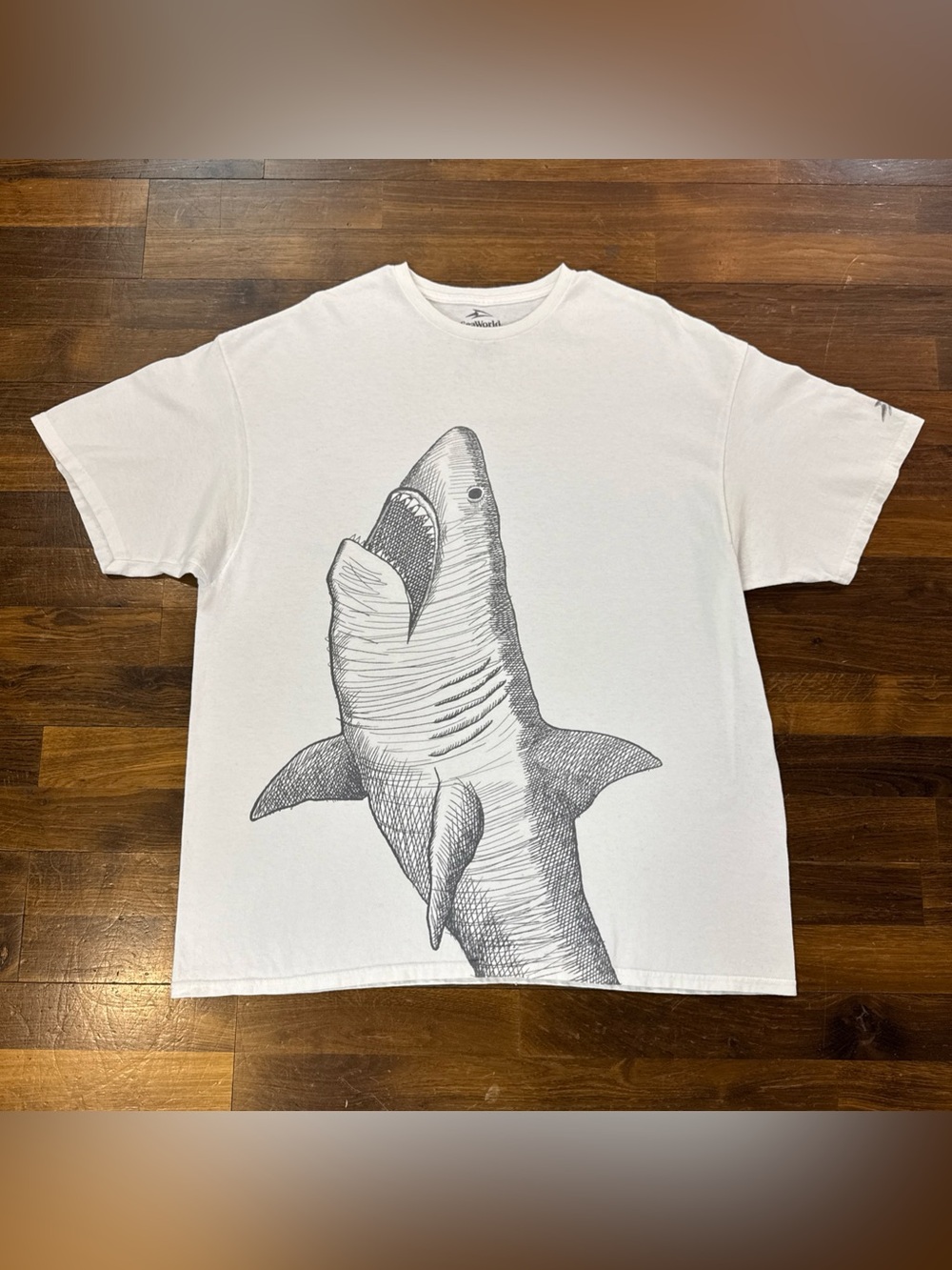 SeaWorld Hangry Shark Graphic T Shirt Mens XXL White Cotton Retro Art Souvenir
